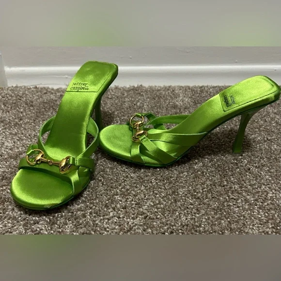 NWOT Bradshaw Buckle Heels - Picture 7 of 11